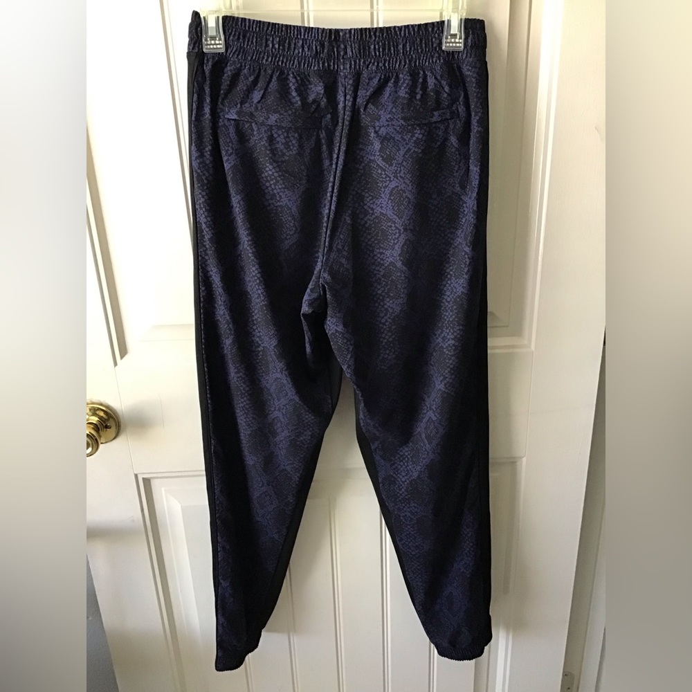Athleta Brooklyn Jogger Pants Python Snake Navy - image 3